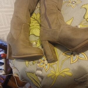 Rb boots swade tan very nice like new